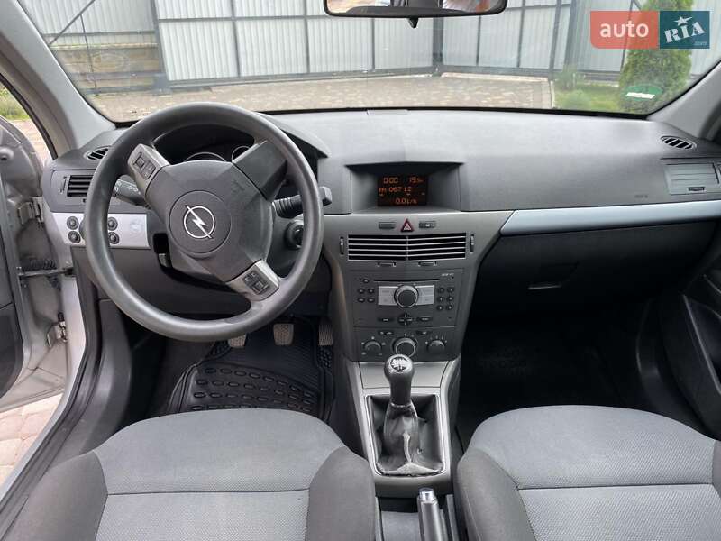 Універсал Opel Astra 2005 в Нововолинську