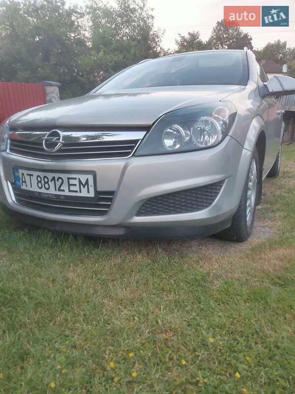 Универсал Opel Astra 2010 в Калуше