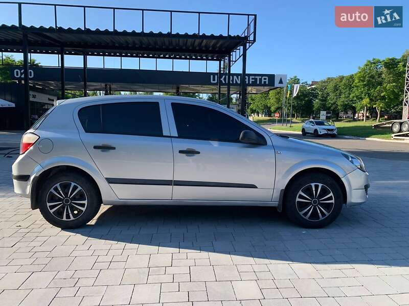 Хетчбек Opel Astra 2006 в Рівному