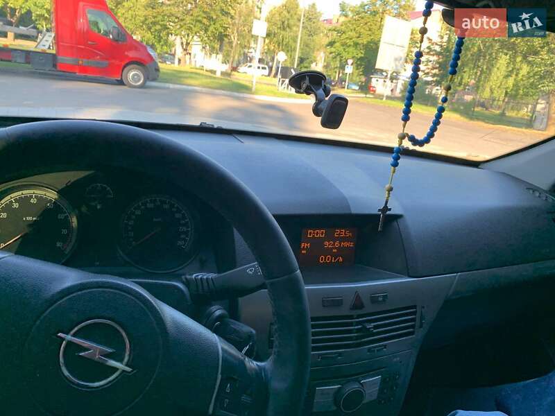 Хетчбек Opel Astra 2006 в Рівному