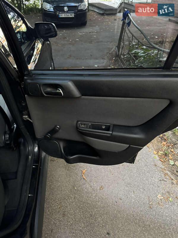Седан Opel Astra 2006 в Києві