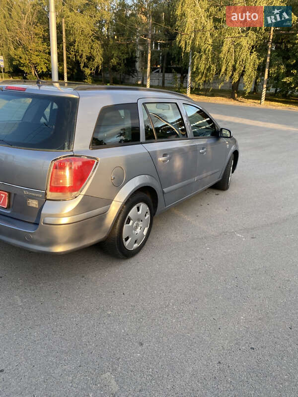 Универсал Opel Astra 2005 в Полтаве