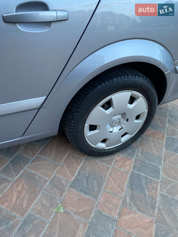 Универсал Opel Astra 2005 в Полтаве