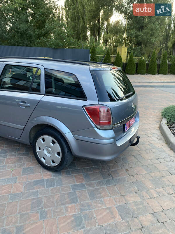 Универсал Opel Astra 2005 в Полтаве