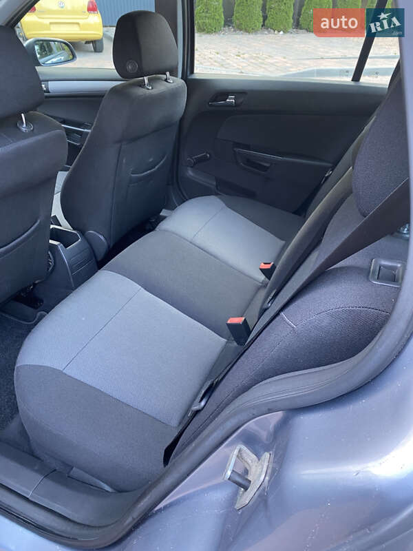 Универсал Opel Astra 2005 в Полтаве