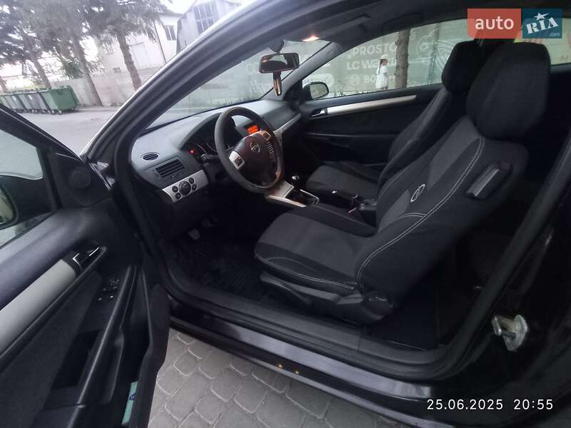 Купе Opel Astra 2007 в Ивано-Франковске