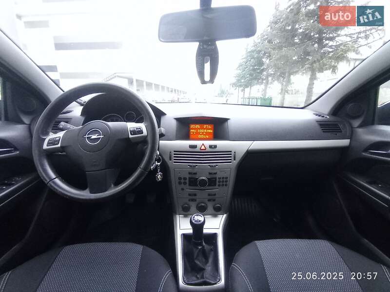 Купе Opel Astra 2007 в Ивано-Франковске