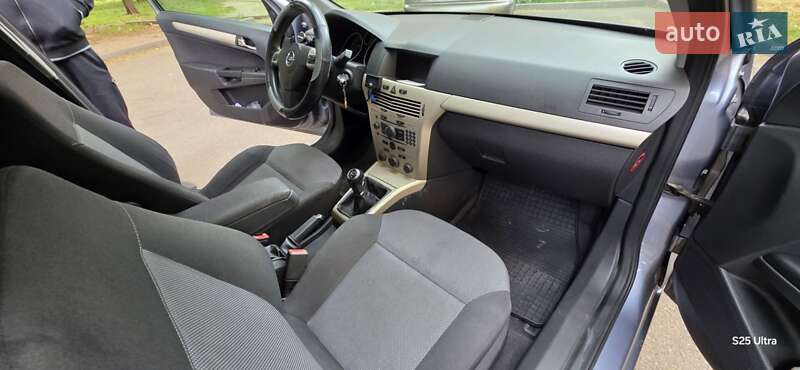 Універсал Opel Astra 2008 в Полтаві