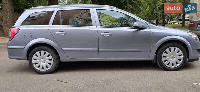 Універсал Opel Astra 2008 в Полтаві