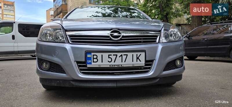 Універсал Opel Astra 2008 в Полтаві