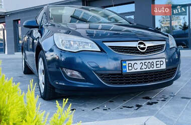 Універсал Opel Astra 2011 в Самборі