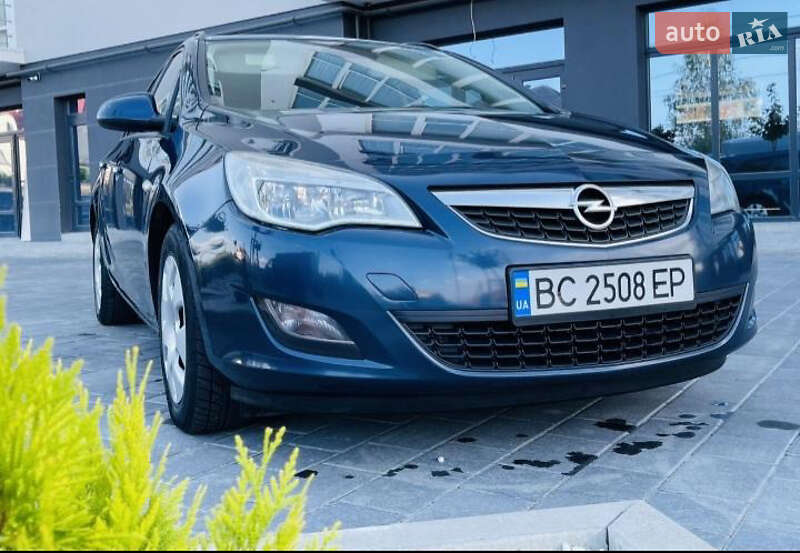 Opel Astra 2011