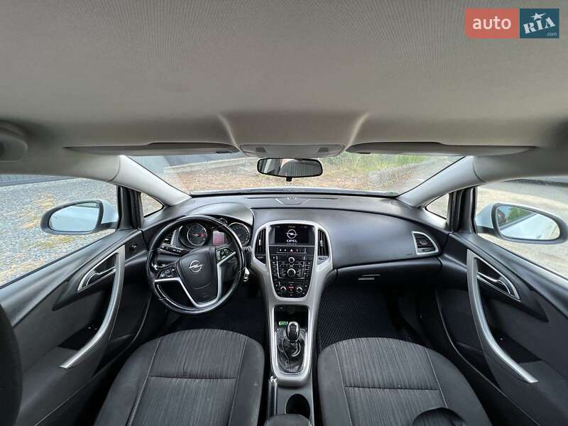Універсал Opel Astra 2011 в Львові