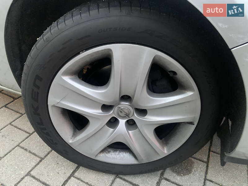 Универсал Opel Astra 2011 в Киеве