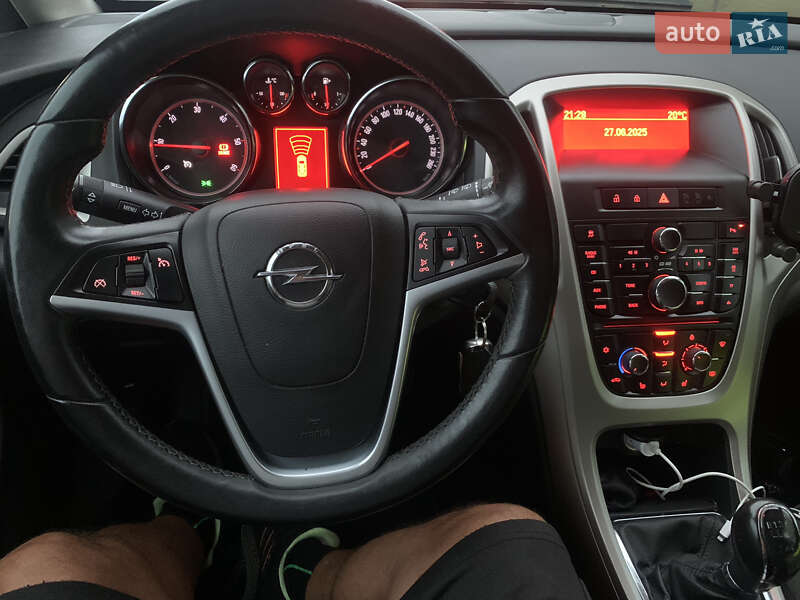 Универсал Opel Astra 2011 в Киеве