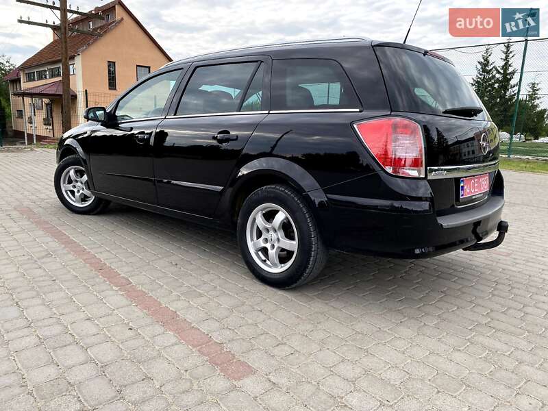Универсал Opel Astra 2008 в Самборе