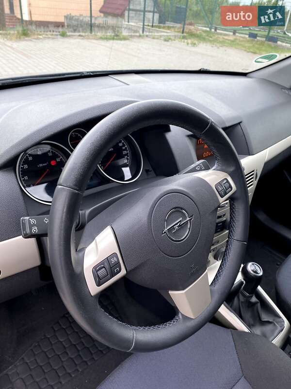 Универсал Opel Astra 2008 в Самборе