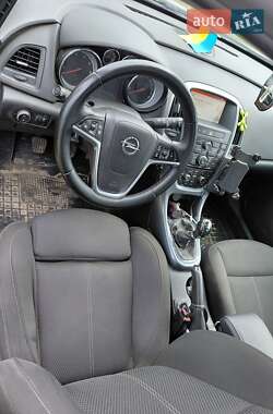 Универсал Opel Astra 2015 в 