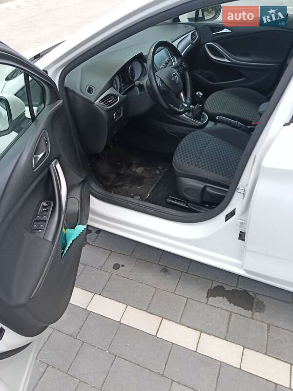 Универсал Opel Astra 2019 в Городке