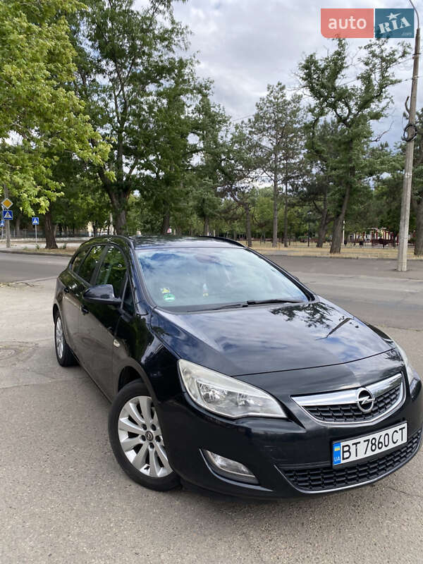 Opel Astra 2011
