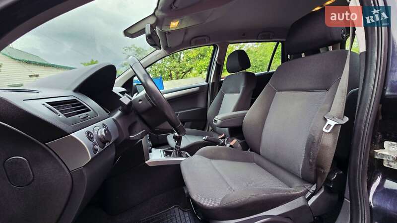 Универсал Opel Astra 2009 в Полтаве