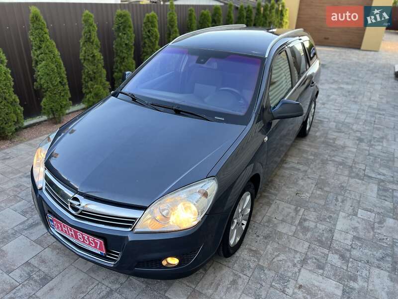 Универсал Opel Astra 2010 в Сарнах