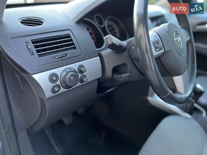 Универсал Opel Astra 2010 в Сарнах
