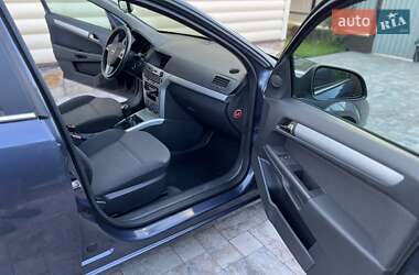 Универсал Opel Astra 2010 в 