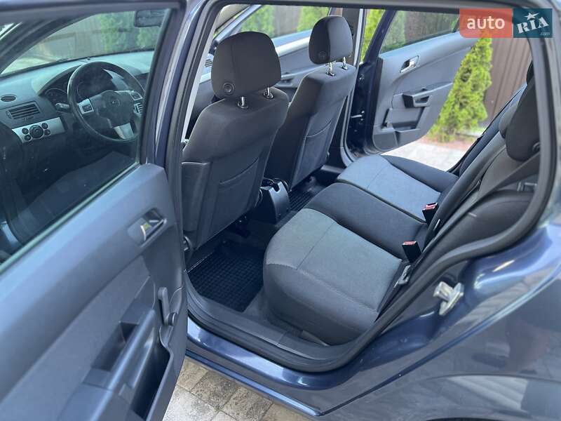 Универсал Opel Astra 2010 в Сарнах