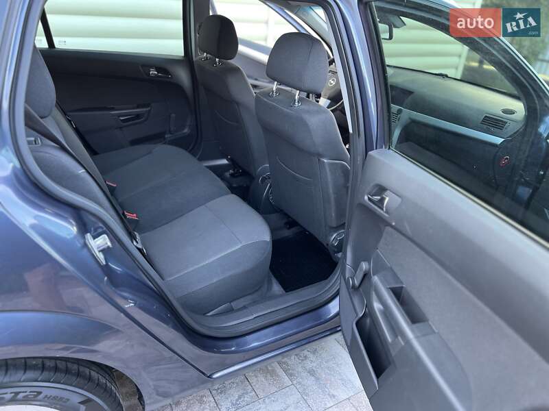 Универсал Opel Astra 2010 в Сарнах