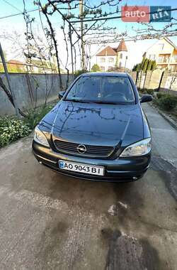Седан Opel Astra 2004 в Ужгороде
