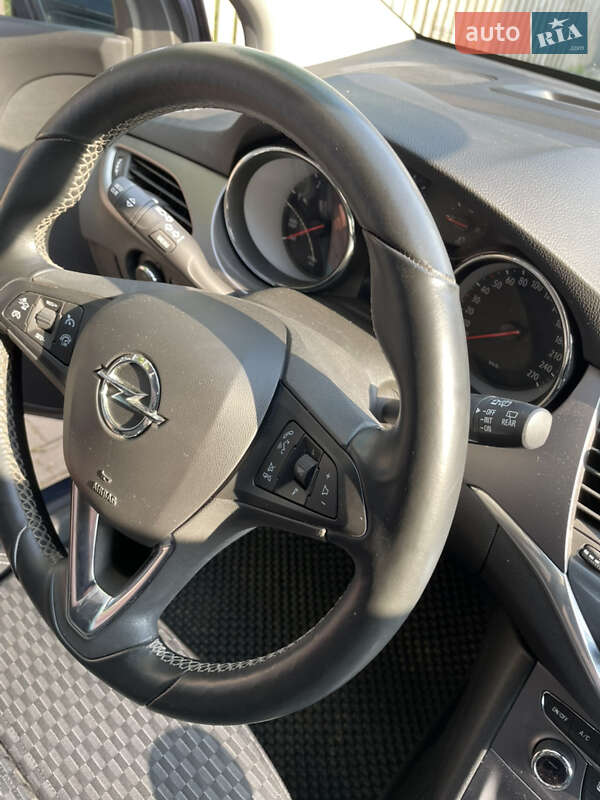Хетчбек Opel Astra 2016 в Коростишеві