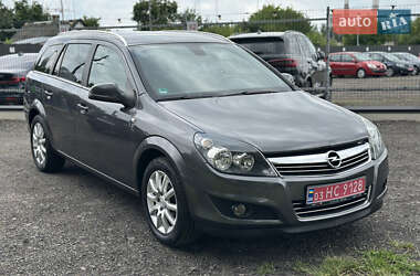 Универсал Opel Astra 2010 в Луцке