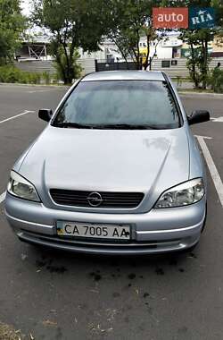 Седан Opel Astra 2004 в Черкассах