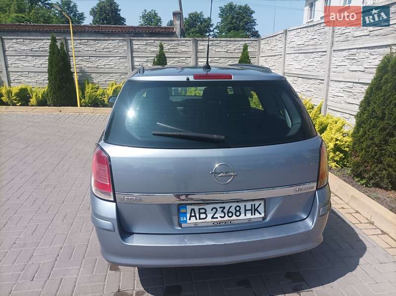 Универсал Opel Astra 2004 в Казатине
