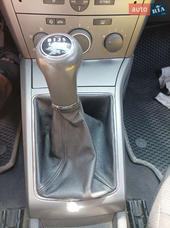 Универсал Opel Astra 2004 в Казатине