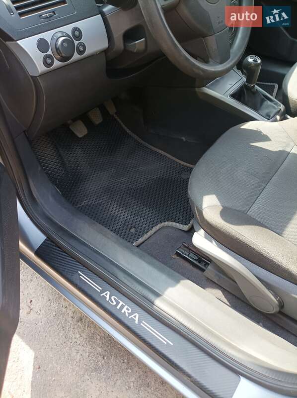 Универсал Opel Astra 2004 в Казатине
