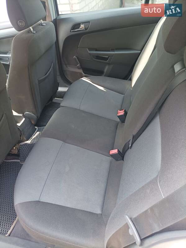 Универсал Opel Astra 2004 в Казатине