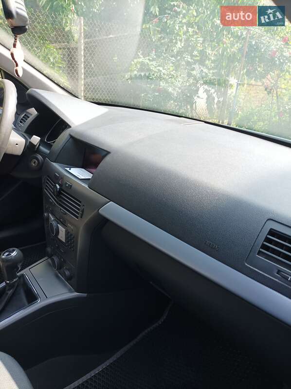 Универсал Opel Astra 2004 в Казатине