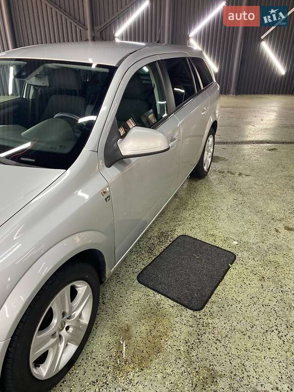 Универсал Opel Astra 2010 в Кривом Роге