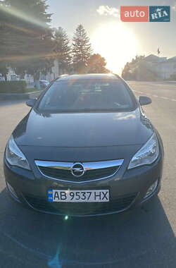 Универсал Opel Astra 2011 в Калиновке