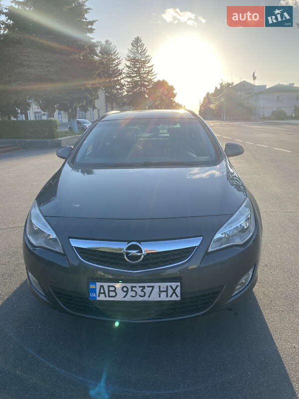 Opel Astra 2011