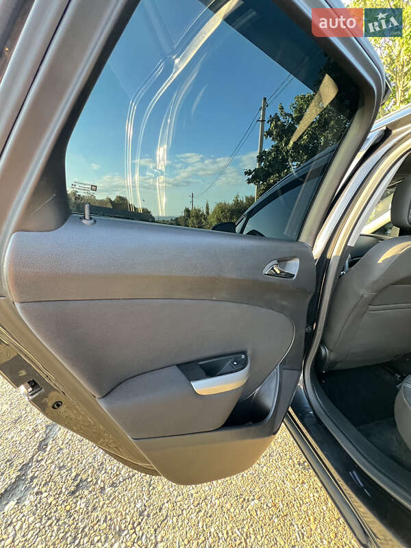 Универсал Opel Astra 2011 в Галиче фото 22 Универсал Opel Astra 2011 в Галиче