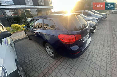 Універсал Opel Astra 2011 в Львові
