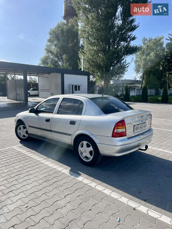 Седан Opel Astra 2005 в Волочиську