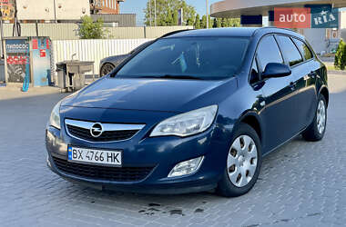 Универсал Opel Astra 2012 в 