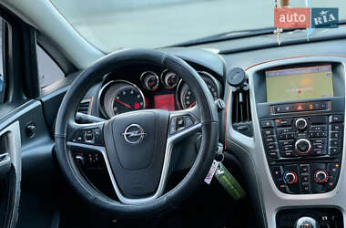 Универсал Opel Astra 2012 в 