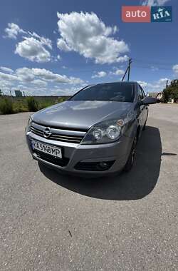 Хэтчбек Opel Astra 2005 в 