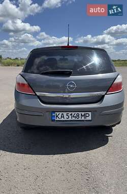 Хэтчбек Opel Astra 2005 в 