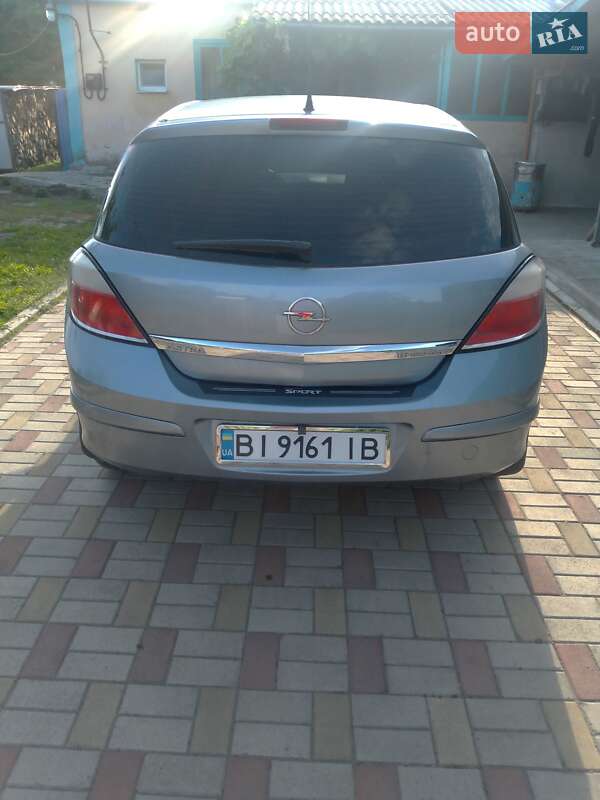 Хэтчбек Opel Astra 2006 в Петровке-Роменской